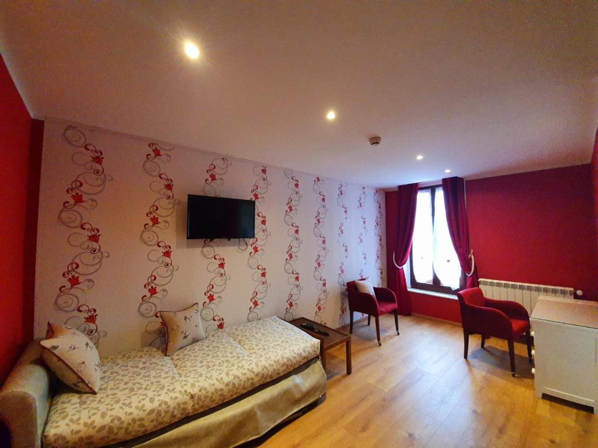 Hotel La Croix Blanche de Sologne Chaumont-sur-Tharonne Esterno foto