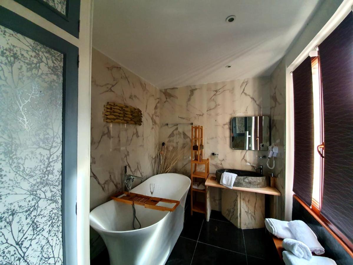 Hotel La Croix Blanche de Sologne Chaumont-sur-Tharonne Esterno foto